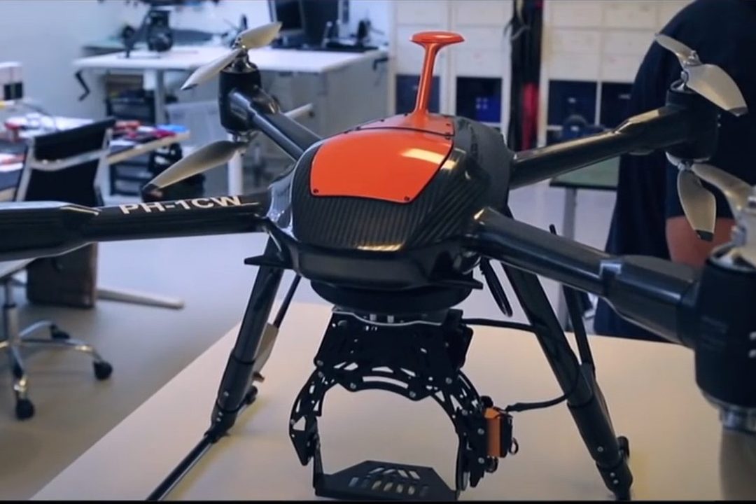 Przemysłowy multikopter z komponentami z druku 3D