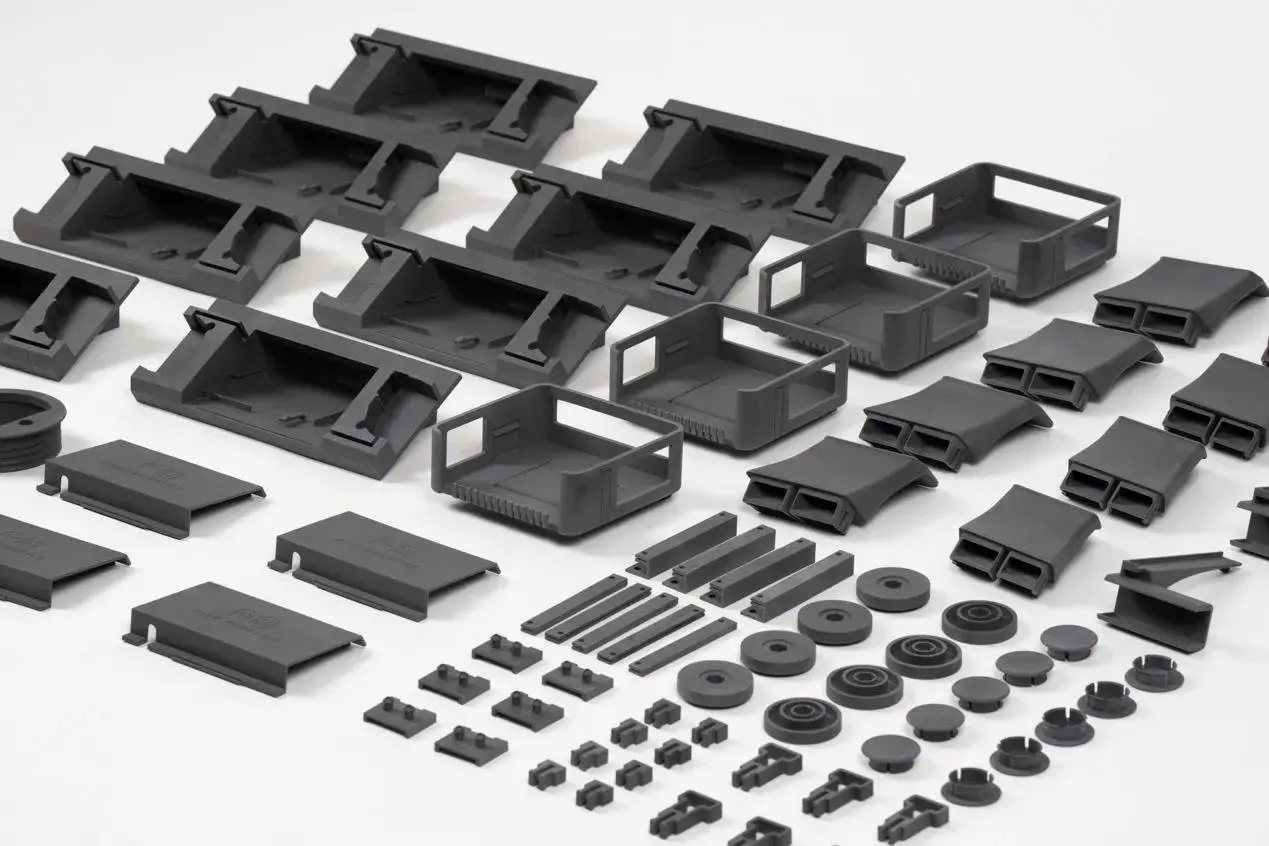 Seria gotowych części produkcyjnych z druku 3D w wielu technologiach, CADXPERT