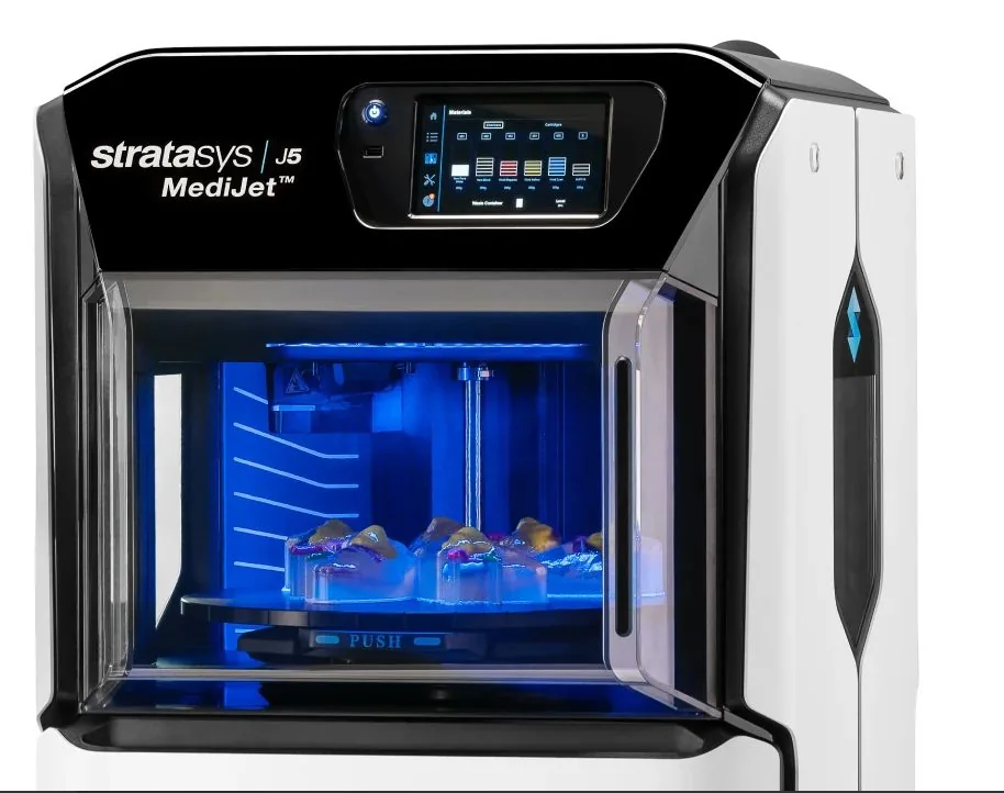 Drukarka Stratasys J5 MediJet, zbliżenie komory roboczej