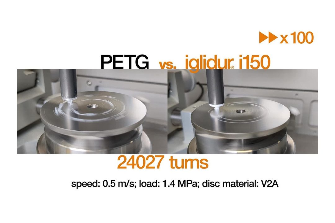 Test ścierania igus: PETG vs i150 (0,5 m/s; 1,4 MPa; tarcza V2A). Pokazuje, że materiał dobiera się do tarcia; wyniku nie przenosić na butelkę PET