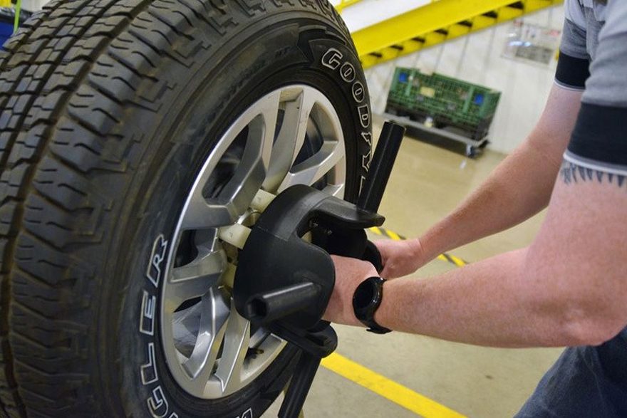 Narzędzia montażowe, Eckhart (lug nut starter, badge alignment tool, wiper alignment fixture)