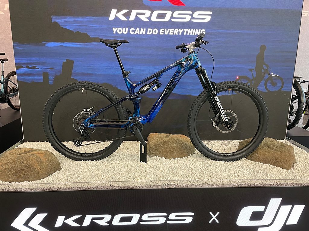 Rower Kross x DJI na ekspozycji targowej