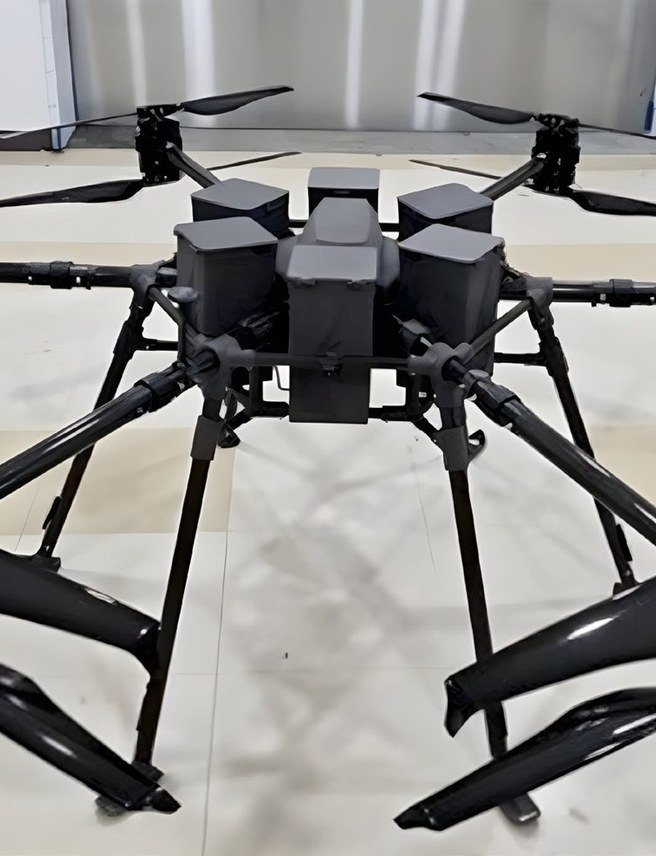 Dron z ramą drukowaną z PA12