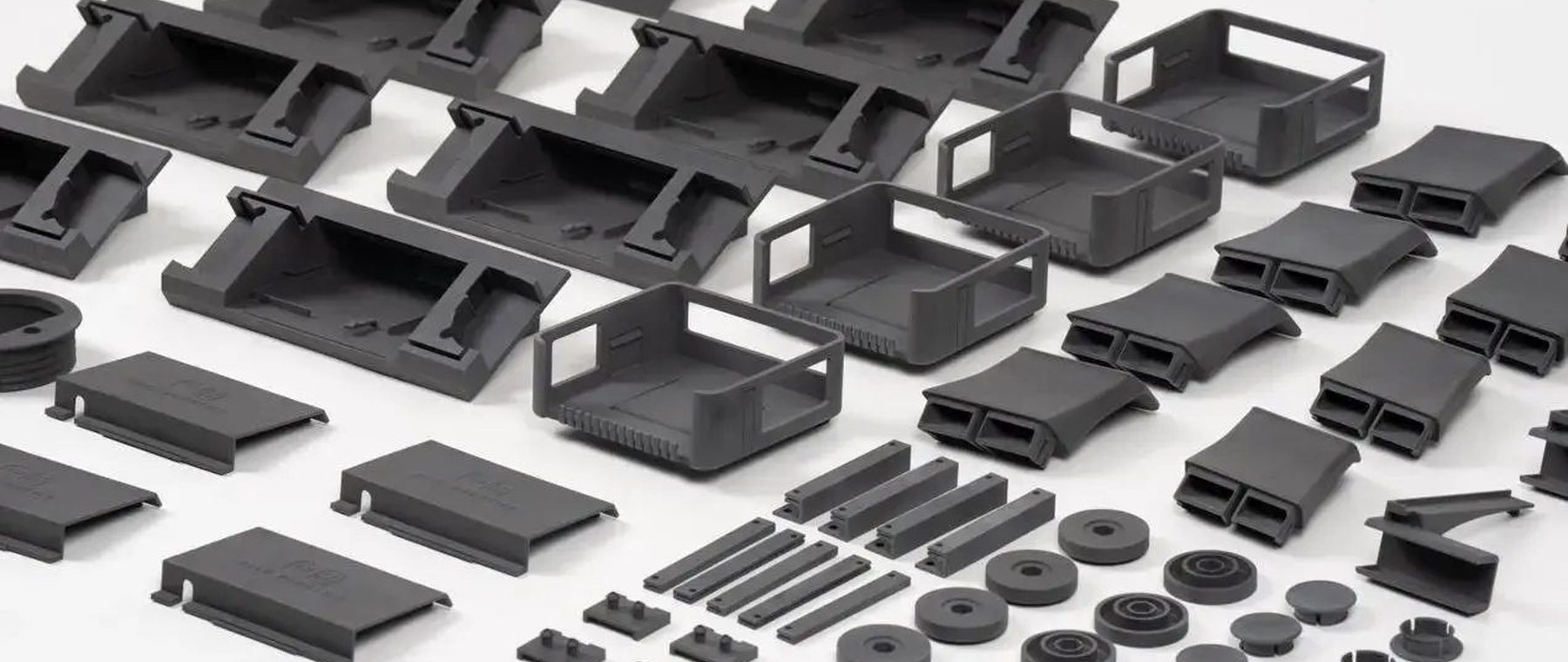 Seria gotowych części produkcyjnych z druku 3D w wielu technologiach